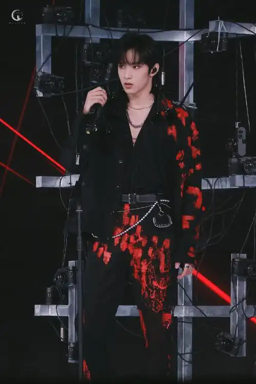 刘耀文舞台氛围感##刘耀文唱跳ace