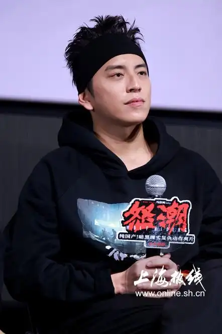 电影怒潮上海路演王大陆与粉丝当场上演抱抱