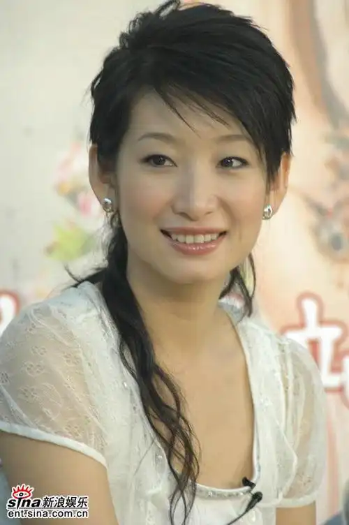 图文:秦海璐官网落户新浪--和高兴和大家沟通