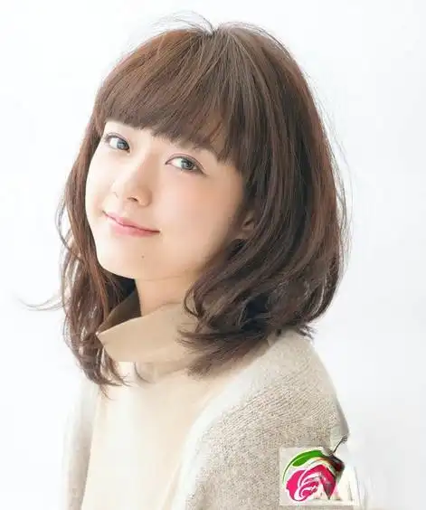 圆脸女生适合的发型