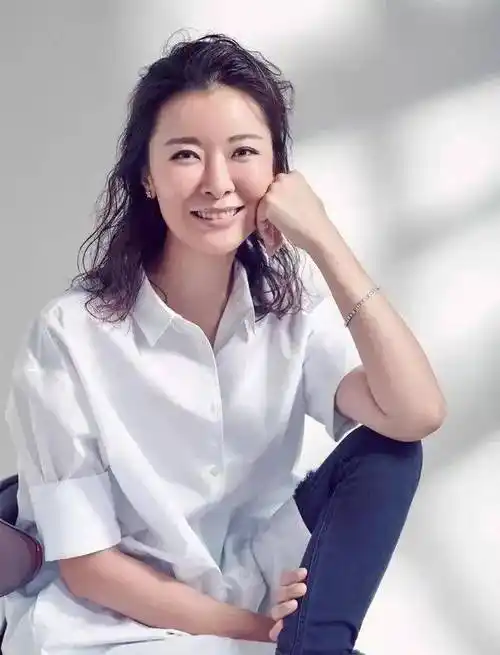 原创柯蓝将门之后4个前任个个都是人物51岁未婚未育活得精彩