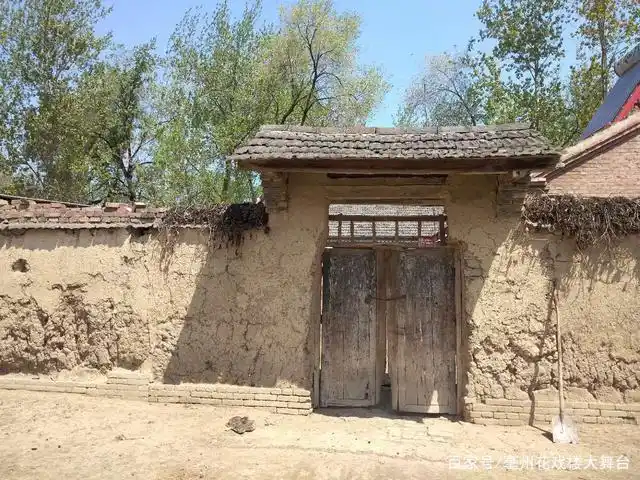中原农村现有奇缺的老房子 拍历史片的好背影