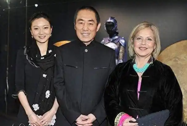 张艺谋身体疑似拖垮?妻子紧急发声:药物支撑着他在工作!