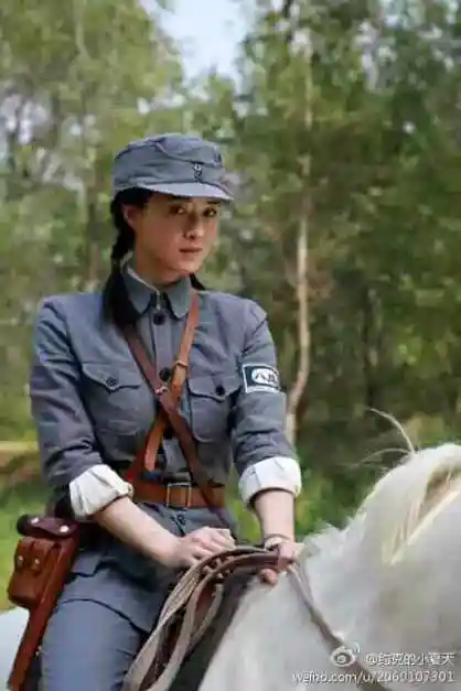 现在电视剧中的国军女兵形象个个英姿飒爽,这与她们所穿制服有很大