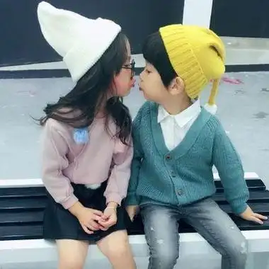 qq情侣头像真人一对两张可爱小孩