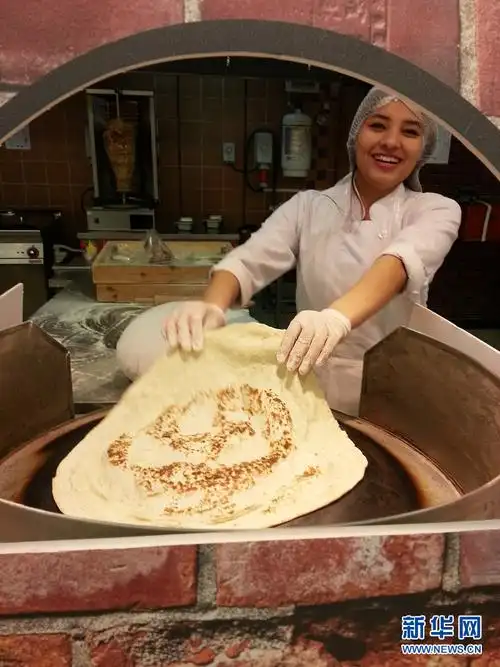 阿拉伯人餐桌上不可缺少的美食 "沙拉卡"大饼