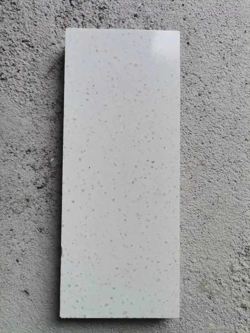 具体石英石含量不清楚,老板给了色板让回家实验. 1.