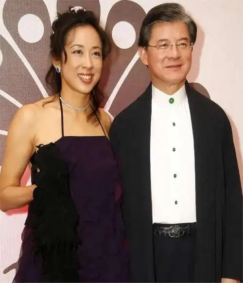 罗康瑞:60岁迎娶白月光,百亿家产并分一半给她!