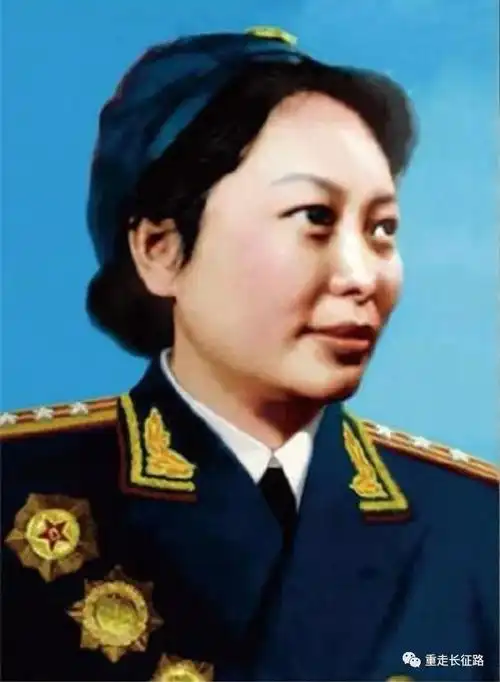 回忆起过草地,王新兰说,她一生有两位救命恩人,一位是带她走上革命