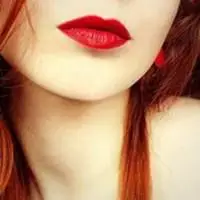 烈焰红唇半脸女生头像_微信头像图片大全