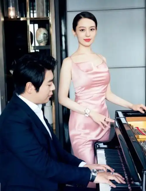 郎朗与娇妻同框画面甜蜜十分养眼吉娜产后恢复魔鬼身材