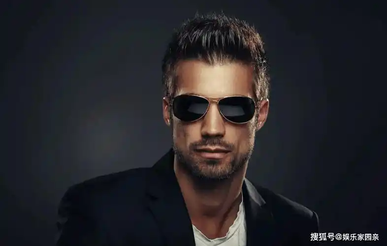 为什么影视剧里的坏人爱戴墨镜?_黑帮_大佬_原因