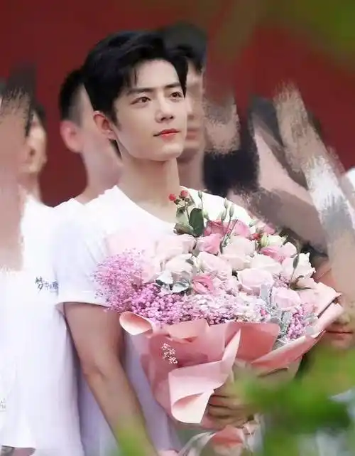 《那片海》杀青宴上,肖战收到剧中女儿的信:回眸一笑好戳人_李沁_合作