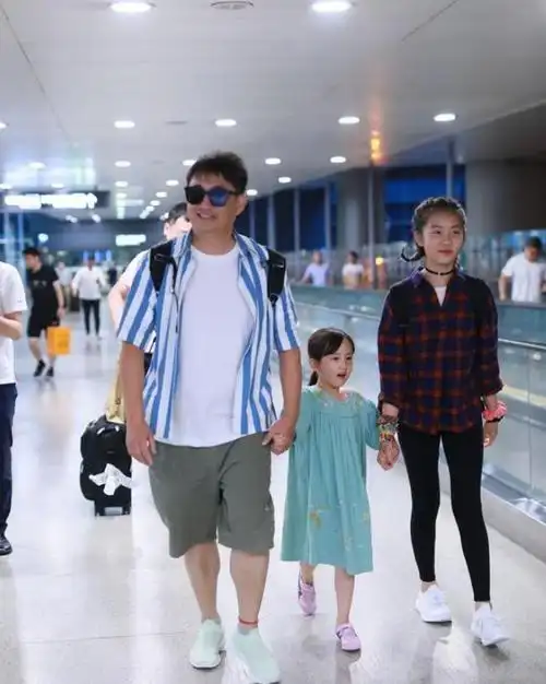 赵雅芝的三个儿子,同一个妈不同爸爸,如今三人颜值差别非一般大