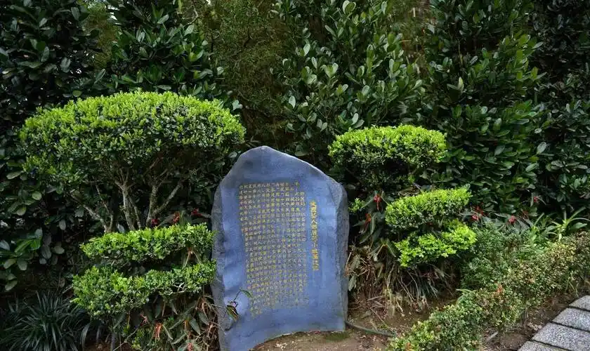 台湾邓丽君墓地:风景如画,拜谒者络绎不绝,当年仅花1元钱购买_墓园