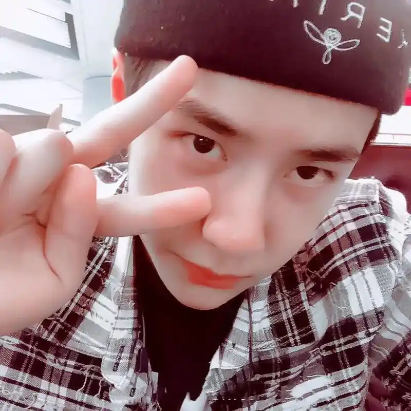 拜托啊 最好是身高181左右 有奶膘 笑起来有小括号 爱好摩 - 抖音