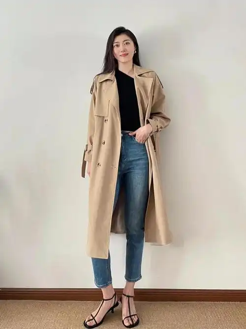 50岁穿什么颜色好看 深咖啡色风衣应该怎么搭配