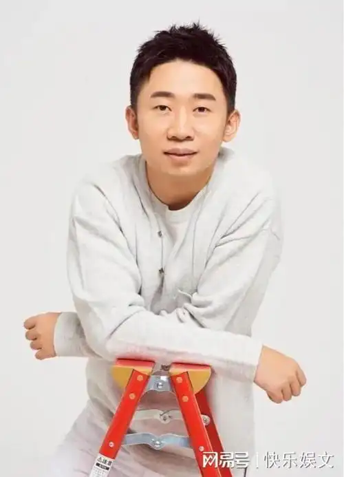 37岁杨迪深夜为流浪狗发声认为大家应该要做好人不要虐杀他们