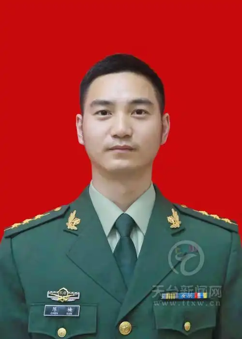 1992年2月出生,2010年9月入伍,2012年6月入党,上尉,现服役于武警某部