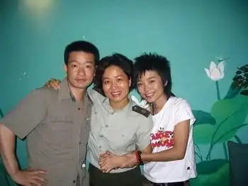 许飞老师解放军艺术学院李双松真情献官兵(图)