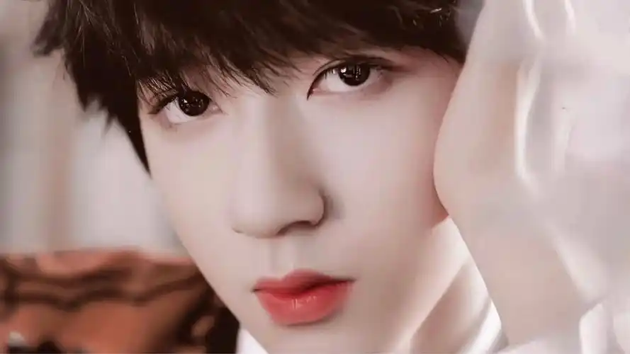 壁纸|贺峻霖高清无水印壁纸 - 知乎