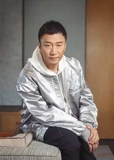 从痛说女星道德败新,到把小14岁女子打造成明星,孙红雷干了什么_女孩