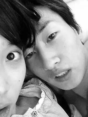 韩艺人iu银赫爆出亲密照引热议