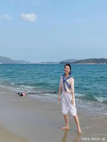 花花董花花:蒋凡夫人,同时也是两个孩子的母亲.