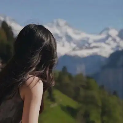 唯美背影头像女生一个人淡淡忧伤看着远方