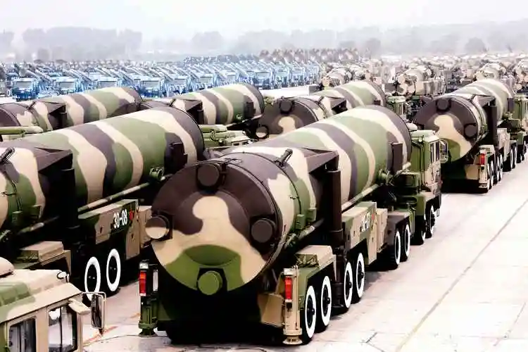 主要担负遏制他国对中国使用核武器,遂行核反击和常规导弹精确打击