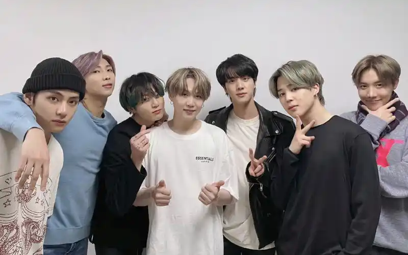 bts(防弹少年团)—《fake love》打歌舞台混剪,一秒换装.