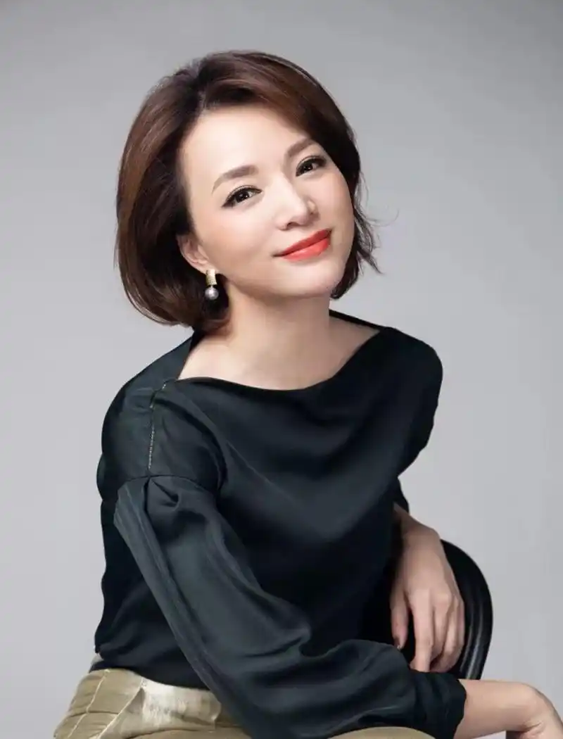 何炅花式拯救死亡台本堪称教科书看不出异样的救场才够牛