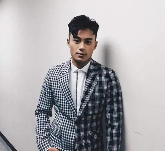 黄忆慈的男朋友,黄忆慈的男朋友 成绩(落选港姐廖慧仪圈外男友自曝被