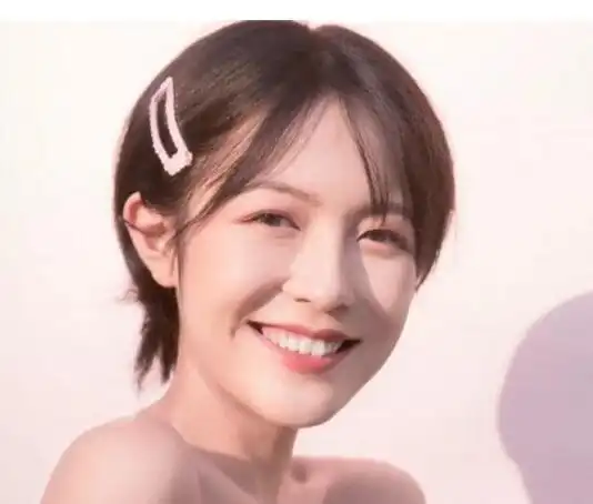 女生三七分斜刘海剪法图解_刘海发型_西子美发网