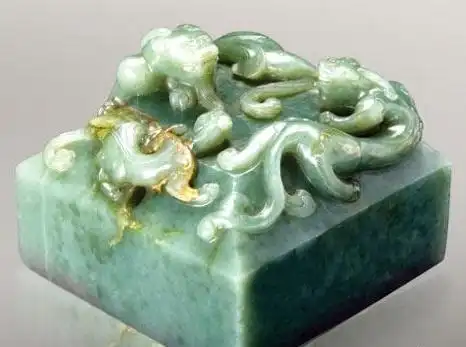 清乾隆 青玉螭龙钮"乾隆御览之宝"玺 成交价:约1.018亿元