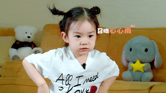 lucky就像个鬼马精灵,跟爸爸参加综艺经常语出惊人.