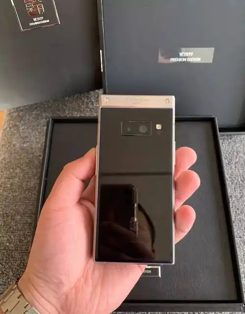 三星w2019翻盖手机评测奢侈的味道这颜值你满意吗