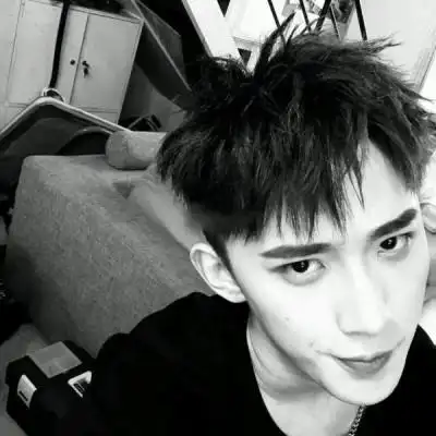 超级丧系的男生头像真人 帅气男生真人黑白头像图片_男生头像_美头网