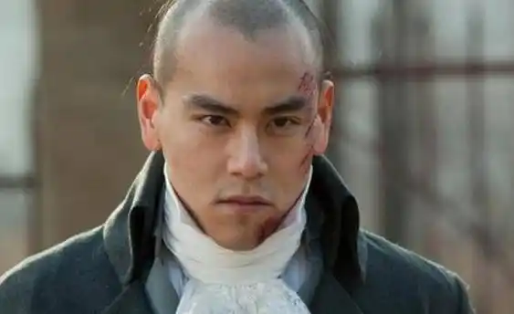 盘点男明星光头形象,易烊千玺最放的开,最帅的光头明星是他_头发