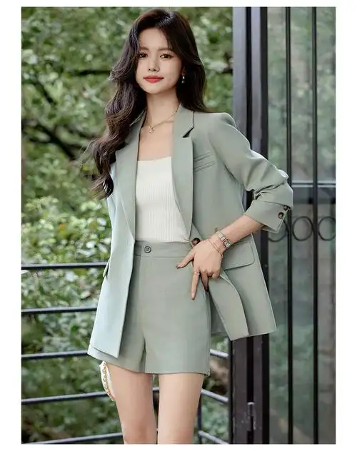 淑女气质绿色西服短裤套装女2024春装新款高级感职业长袖工服西装