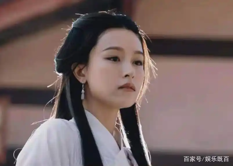 新《天龙八部》的钟灵,原来是"乔晶晶"助理,不说还真没认出来