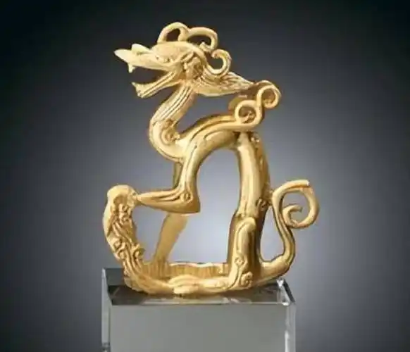 65年东北老农挖出铜龙,半夜发出怪声,18元卖给博物馆成镇馆之宝_裴山