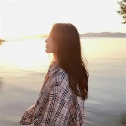 微胖女生背影微信头像