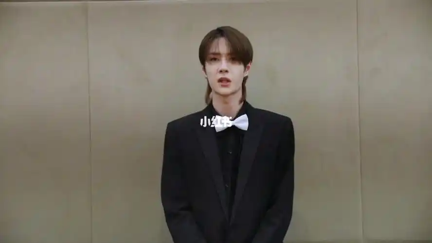 王一博这就是街舞5王子王一博的栗子头直发造型都给我狠狠爱住