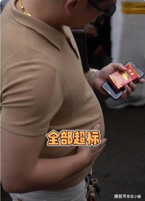 郑恺胖了40斤?小鲜肉秒变中年油腻大叔,啤酒肚非常显眼