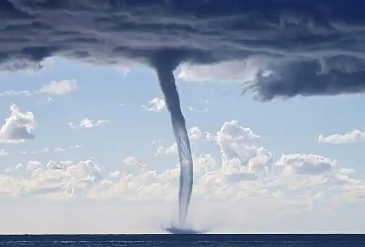 14年前的高邮龙吸水,云中有龙是真的吗?_水龙卷