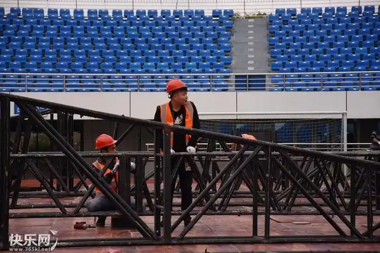 谭咏麟演唱会舞台搭建曝光!