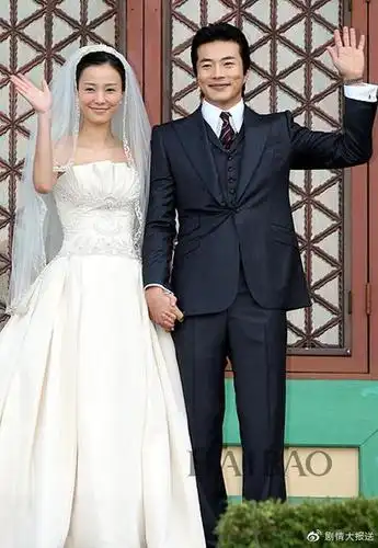 孙泰英女儿背影萌翻网友 为照顾权相佑半隐退 曾与申贤俊恋爱