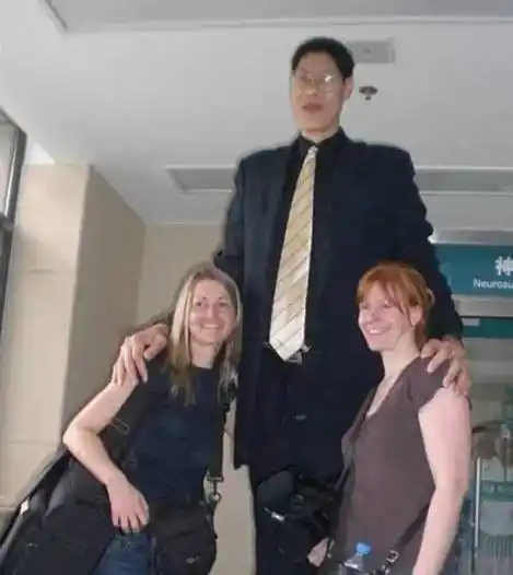 第一巨人张俊才身高242米娶165米妻子如今怎么样了