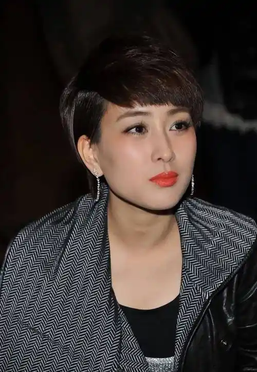 "无戏可拍"马苏:力挺李小璐遭遇打脸,给孔令辉戴帽子被赶出家门